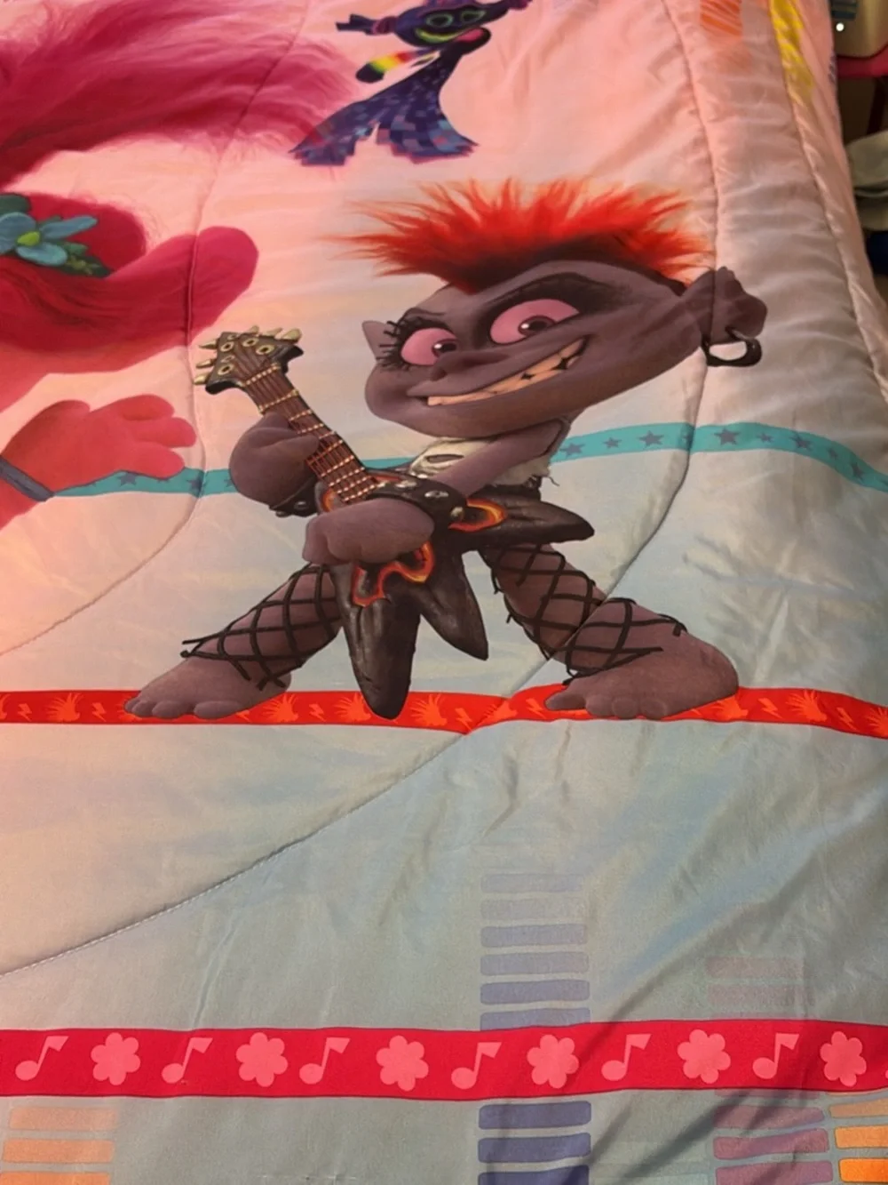 Dreamworks Pink & Multicolor Trolls 'Find Your Beat' Comforter
